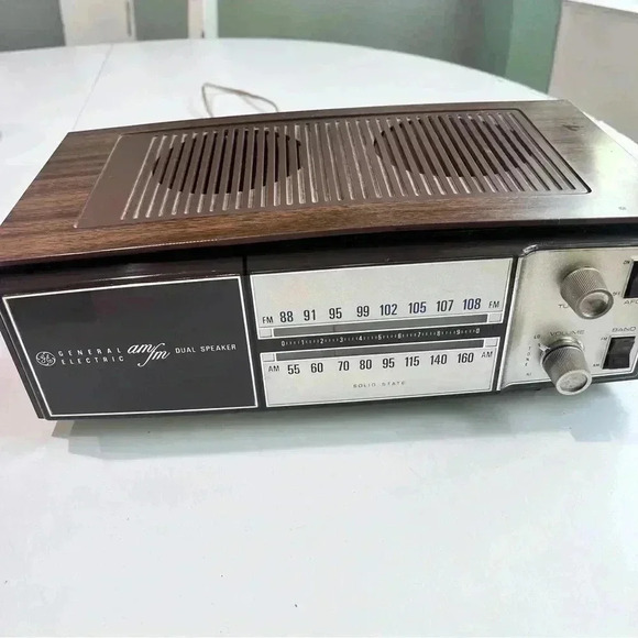 Vintage General‎ Electric T285C Nutmeg Desktop AM/FM Radio Works MCM Style - Picture 1 of 10